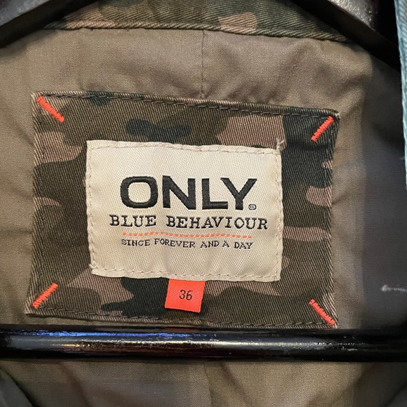 Cameo Jacket - Picture 3 of 3